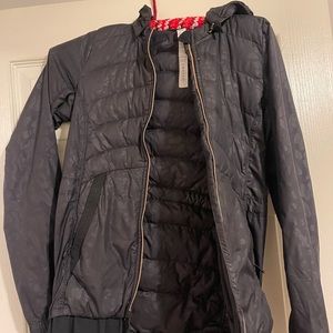 Lulu Lemon puffer jacket with removable hood size 4